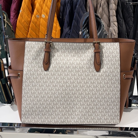 Michael Kors Gilly Travel Large Drawstring Tote - Picture 13 of 16